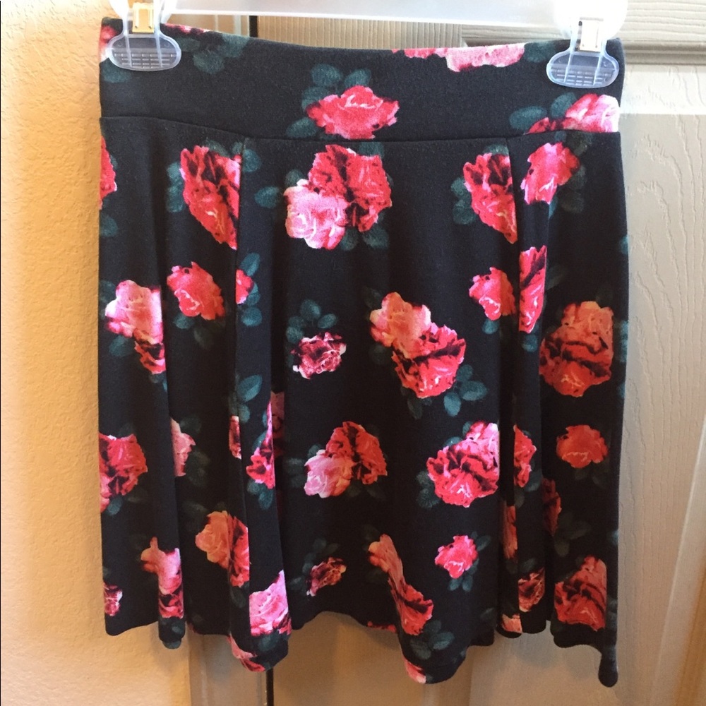 💋2 for $20!💋 H&M Floral Skater Skirt